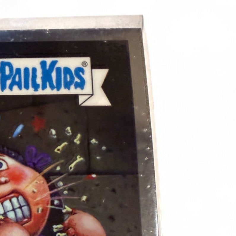 Garbage Pail Kids Trading Card #8 Gnawing Nora Featuring Elliot Mess