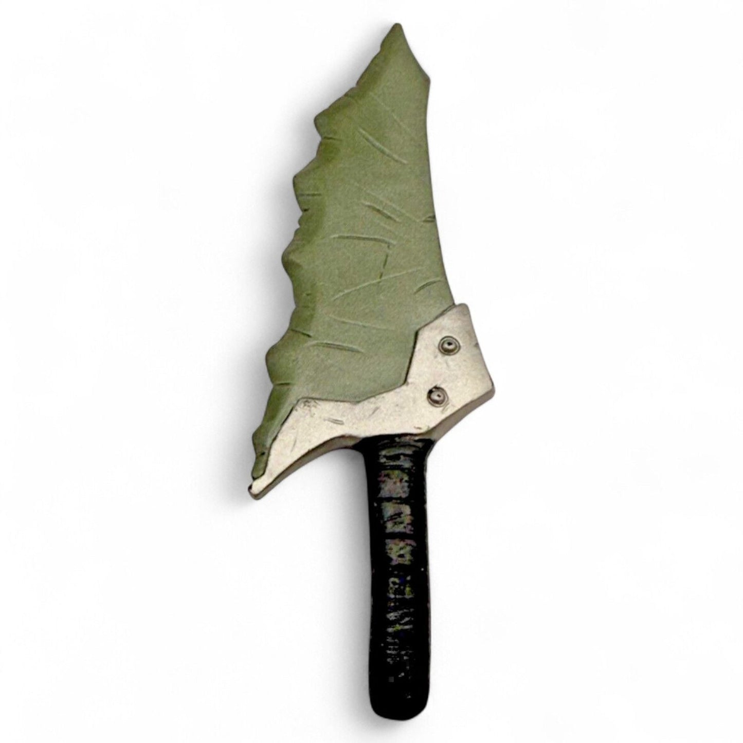 Detailed view of the Skaar Knife accessory for Marvel Legends collectors