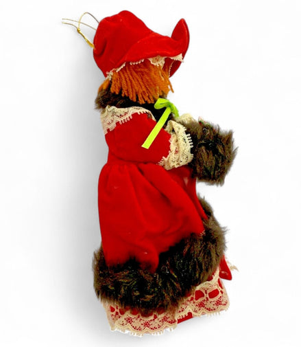 Vintage Red Velvet Doll with Lace and Faux Fur Accents – vintage dollA&M CollectiblesDollantiquebonnetcollectible2