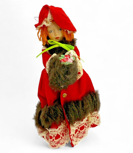 Vintage Red Velvet Doll with Lace and Faux Fur Accents – vintage dollA&M CollectiblesDollantiquebonnetcollectible1